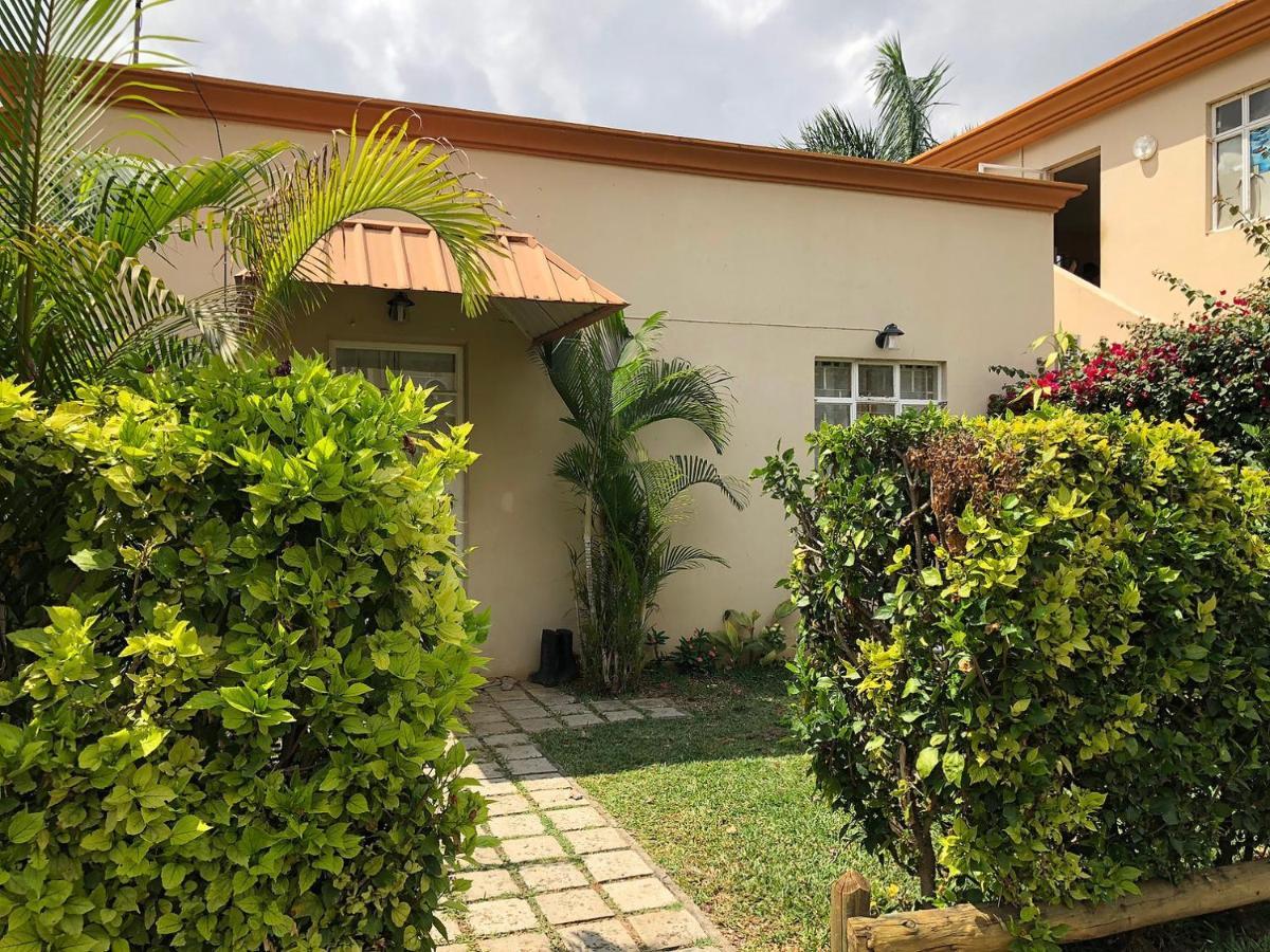 Beachfront 2 Bedroom-House - Tilacaze Flic en Flac Exterior foto