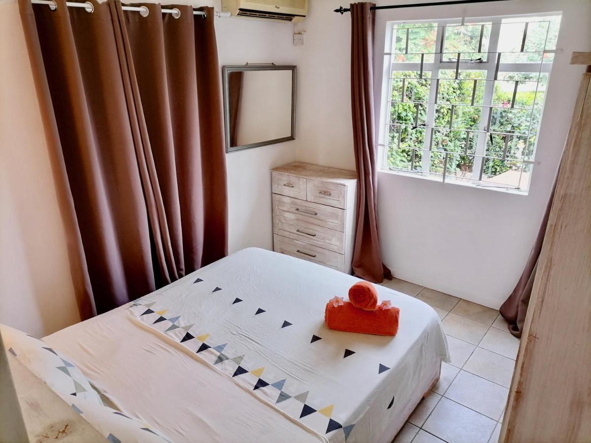 Beachfront 2 Bedroom-House - Tilacaze Flic en Flac Exterior foto